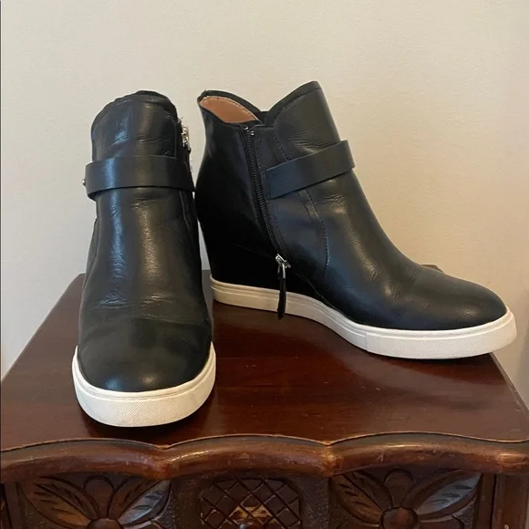 L. Paola Black Leather Wedge Ankle Boots - Picture 1 of 9